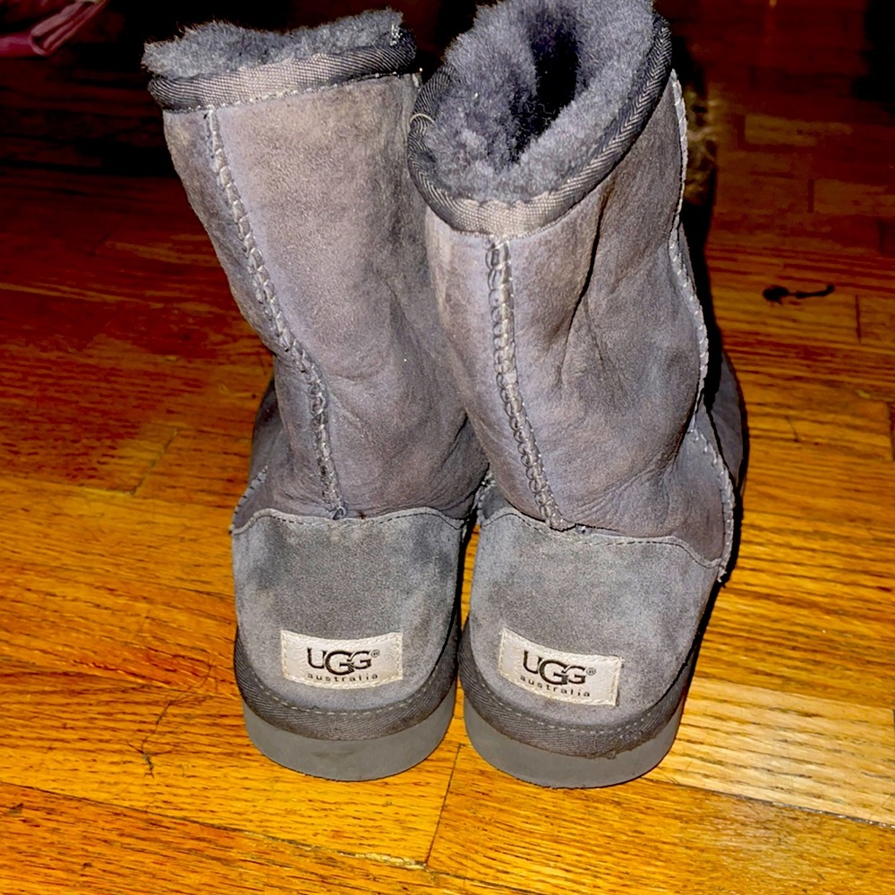 Size 8 gray uggs